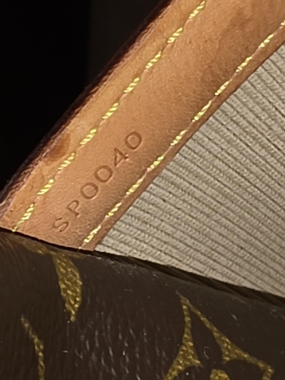 Louis Vuitton Reporter GM, Yr 2000 - Picture 14 of 15